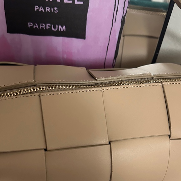 Isadora Tan Italian Leather Woven Shoulder Bag - Picture 4 of 5